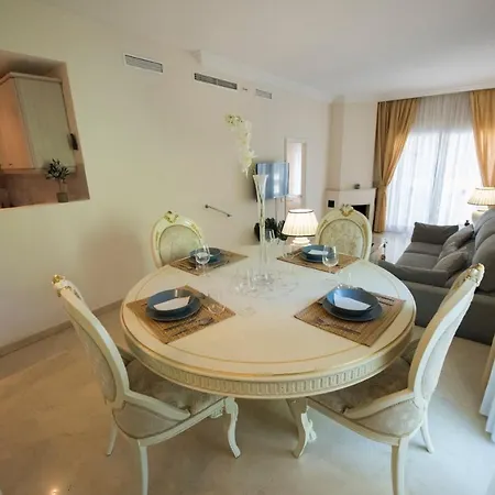 Apartment Spacious Flat With Pool In