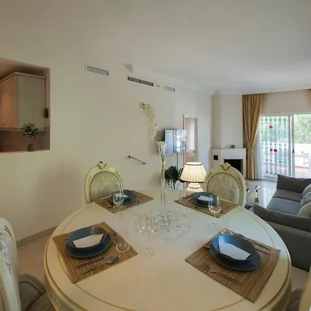 Apartment Spacious Flat With Pool In *