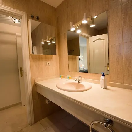 Apartment Spacious Flat With Pool In Marbella
