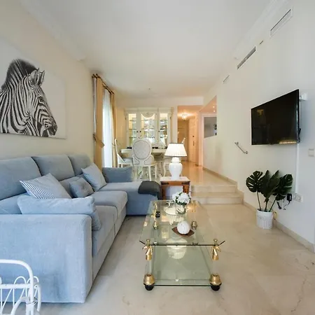Spacious Flat With Pool In *