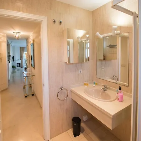 Spacious Flat With Pool In *
