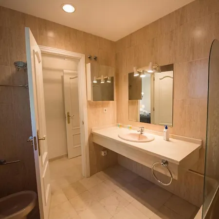 Spacious Flat With Pool In Apartment