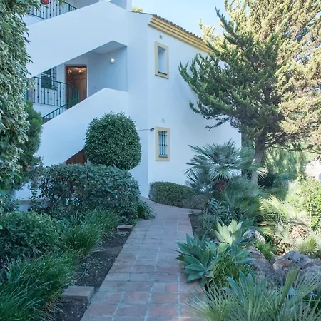 Spacious Flat With Pool In Marbella