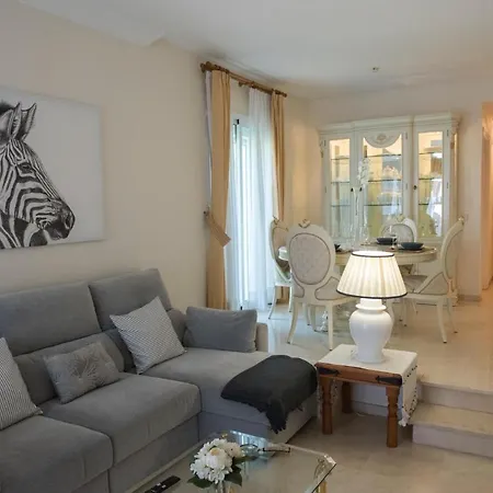 Spacious Flat With Pool In Marbella