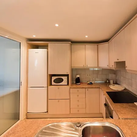 Spacious Flat With Pool In Marbella