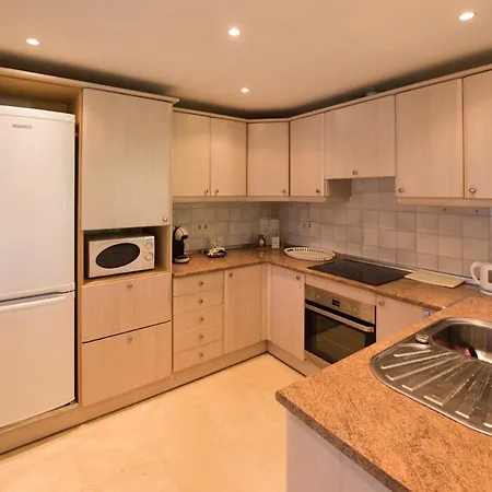 Spacious Flat With Pool In Apartment