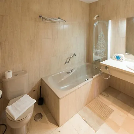 Spacious Flat With Pool In Apartment *