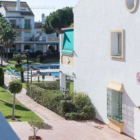 Spacious Flat With Pool In